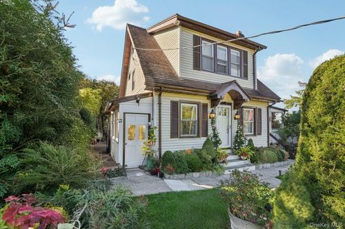 194 Valentine St, Yonkers, NY, 10704-1855 | Card Image