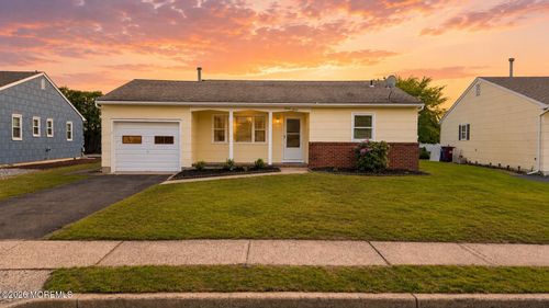 27 Norfolk Dr, Toms River, NJ, 08757-5612 | Card Image