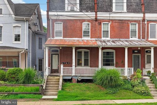 176 1st Ave, Phoenixville, PA, 19460-3761 | Card Image