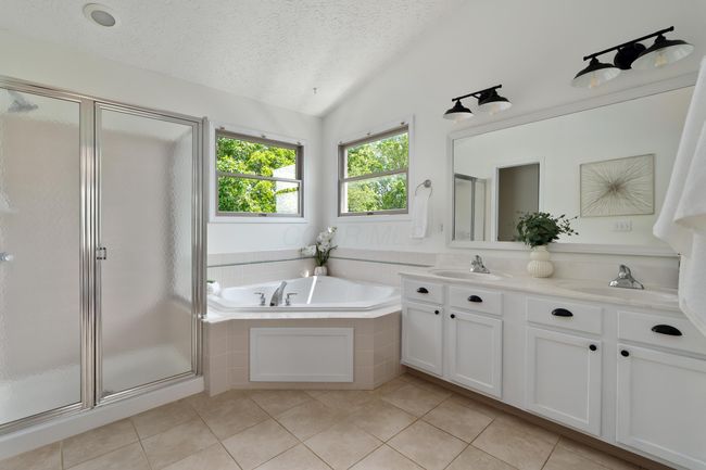 Soaking Tub | Image 23