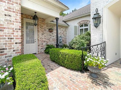 Courtyard and entrance to side of house. | Image 2