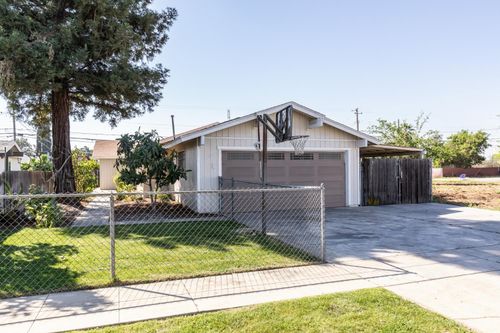 377 W Alluvial Ave, Pinedale, CA, 93650-1149 | Card Image