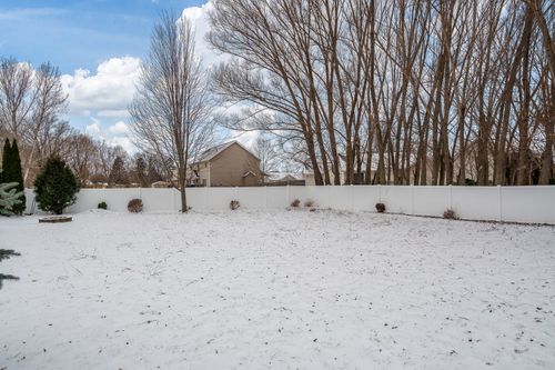 2501 Meadow View Ln, Rockford, IL, 61102-2516 | Card Image