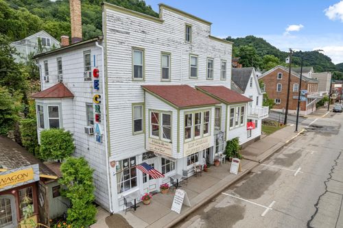 305 N Main St, Alma, WI, 54610-7713 | Card Image