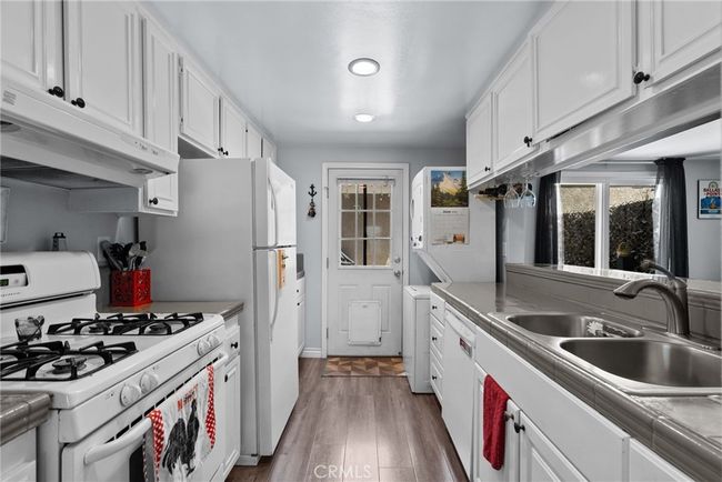 22524 Paseo Terraza, Townhouse with 2 bedrooms, 2 bathrooms and 2 parking in Santa Clarita CA | Image 5
