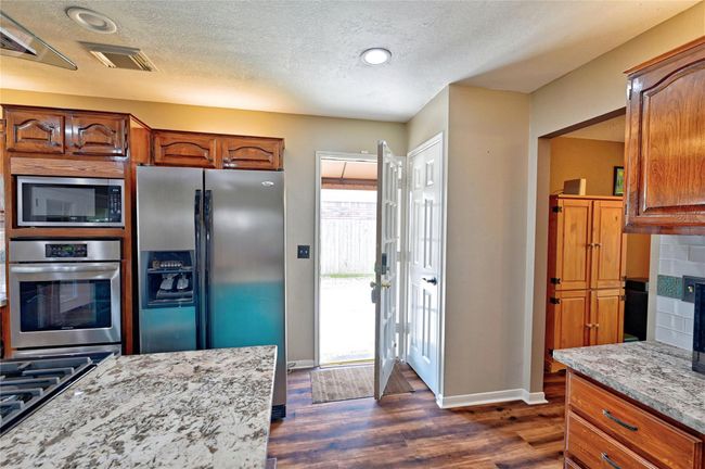 Enjoy the convenience of quick grocery unloading with this handy side door. | Image 18