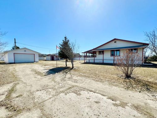 4907/4909 48 Street, Home with 2 bedrooms, 2 bathrooms and 6 parking in Valleyview AB | Card Image
