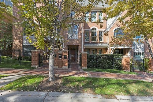 212 W 50th St, Kansas City, MO, 64112-2420 | Card Image