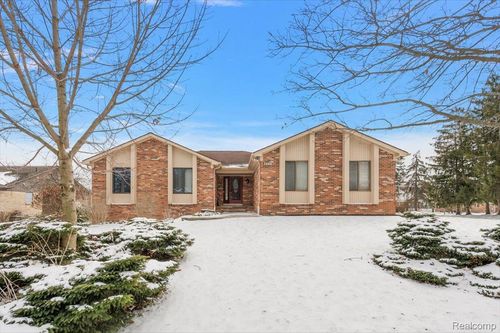 2251 Highsplint Drive, Rochester Hills, MI, 48307 | Card Image