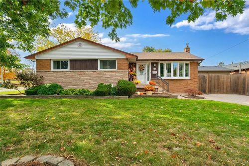 72 W 25th St, Hamilton, ON, L9C4X2 | Card Image