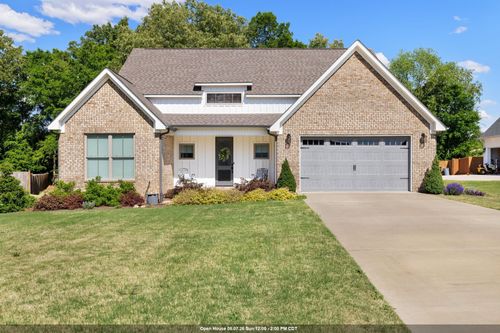 230 Rockwood Dr, Tuscumbia, AL, 35674-9406 | Card Image