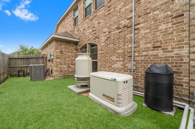 Side yard and Generac generator | Image 38