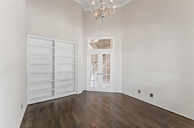 Office built in shelves area, ideal space for books. | Image 6