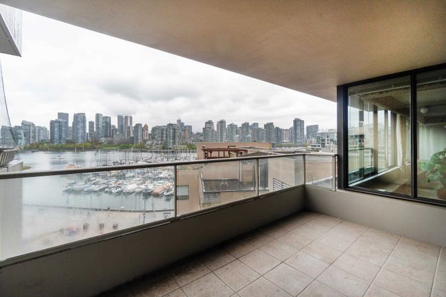 533 - 666 Leg In Boot Square, Condo with 3 bedrooms, 2 bathrooms and 2 parking in Vancouver BC | Image 7