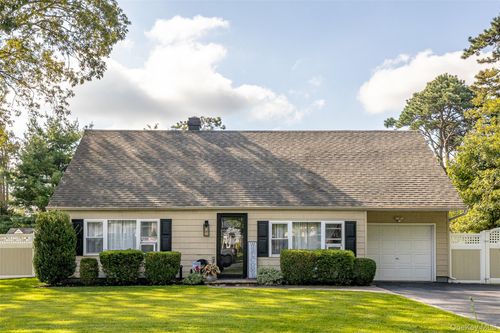 3 Lacebark Ln, Medford, NY, 11763-4147 | Card Image