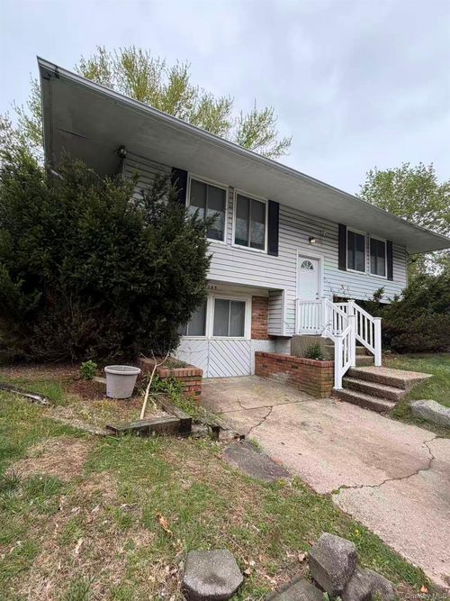 285 Sheep Pasture Rd, East Setauket, NY, 11733-1738 | Card Image