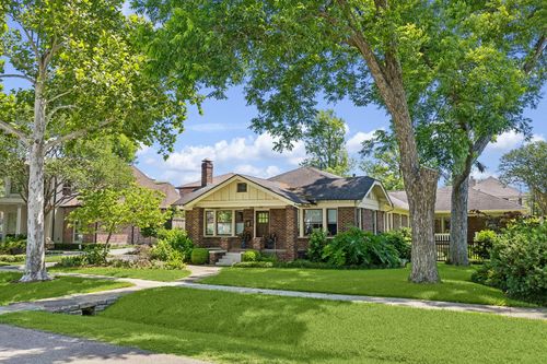 916 Arlington St, Houston, TX, 77008-7046 | Card Image