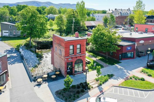 31 Center St, Brandon, VT, 05733-1105 | Card Image