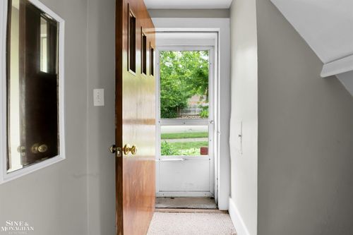 213 Muir Rd, Grosse Pointe Farms, MI, 48236-3511 | Card Image