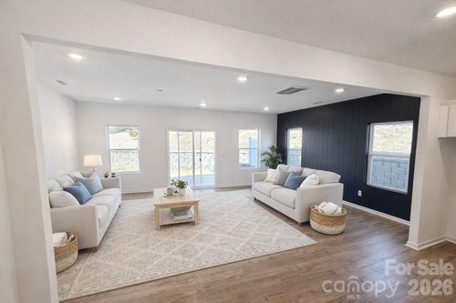 1365 Eagle Claw Dr, Kannapolis, NC, 28083-6761 | Card Image