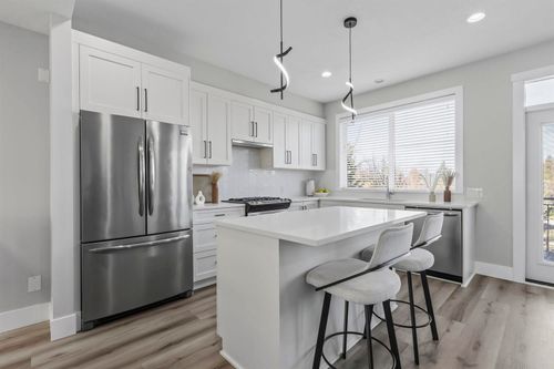 14-15717 Mountain View Dr, Surrey, BC, V3Z0C6 | Card Image