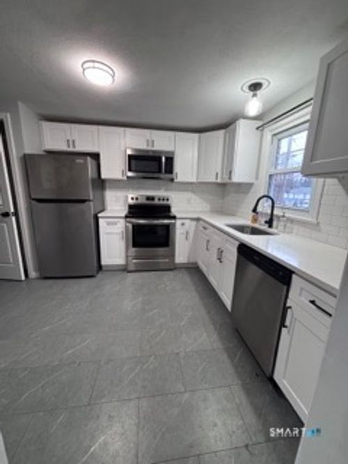 85 Cold Spring Cir, Naugatuck, CT, 06770-3105 | Card Image