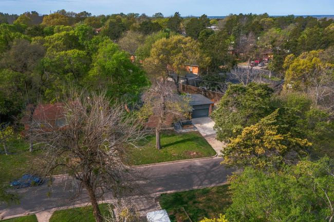 7316 Maringo Dr, House other with 3 bedrooms, 2 bathrooms and null parking in Dallas TX | Image 4