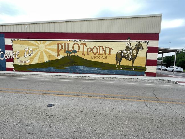 Pilot Point Square | Image 11