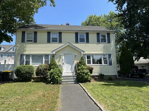 130 Halley Ave, Fairfield, CT, 06825-5456 | Card Image
