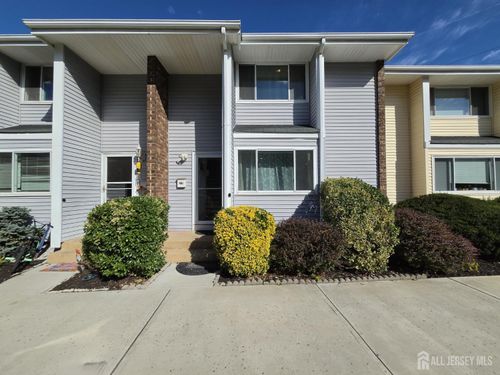11-Q Quincy Cir, Dayton, NJ, 08810-1340 | Card Image