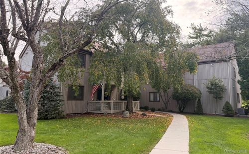 132 Sycamore Dr, Middletown, NY, 10940-5448 | Card Image