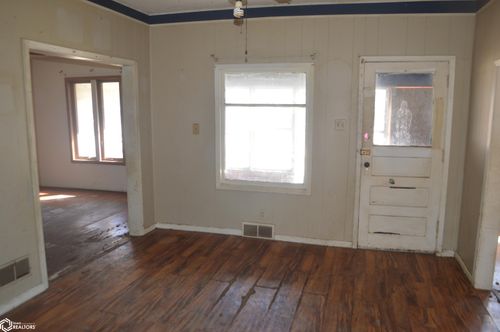 215 3rd Street Ne, Belmond, IA, 50421 | Card Image