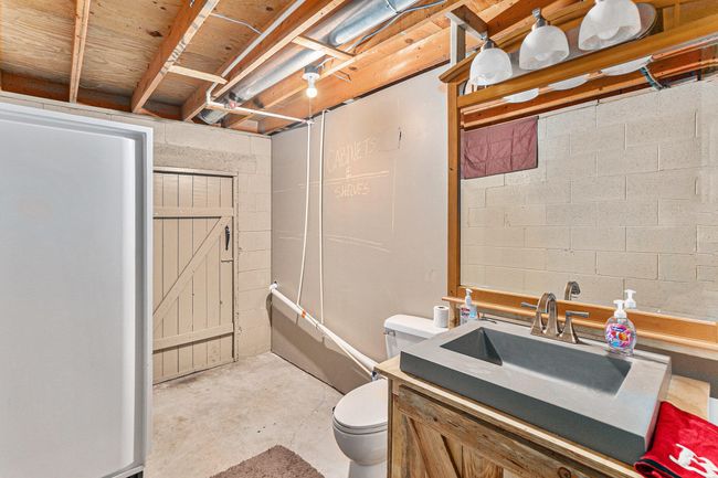 Bathroom 2 | Image 11