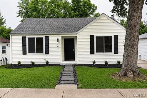 909 Valentine St, Festus, MO, 63028-1227 | Card Image