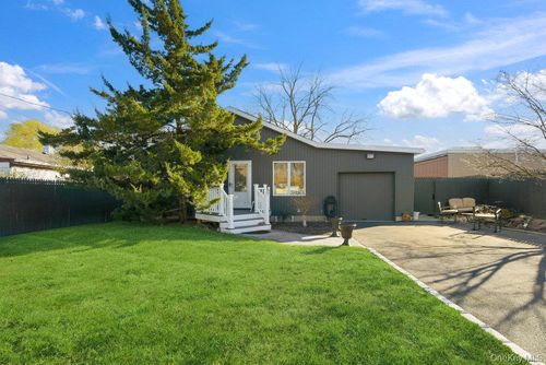 9 Lynch St, Huntingtn Sta, NY, 11746-2510 | Card Image