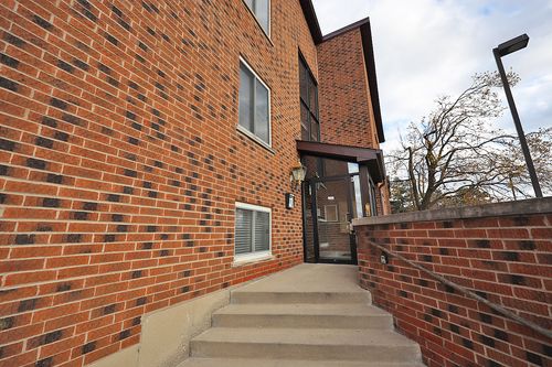 apt-104-900 Perrie Dr, Elk Grove Village, IL, 60007-1833 | Card Image
