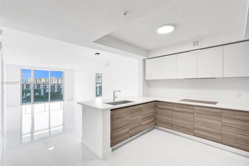 5805-330 Sunny Isles Blvd, Sunny Isles Beach, FL, 33160-5624 | Card Image