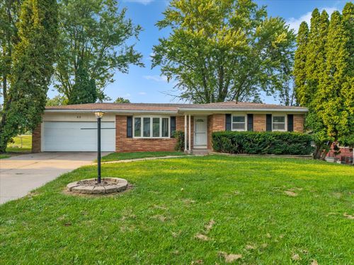 62 Parkview Dr, Eldridge, IA, 52748-9557 | Card Image
