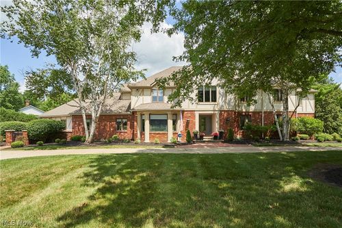 3611 N Fork Dr, Akron, OH, 44333-2117 | Card Image
