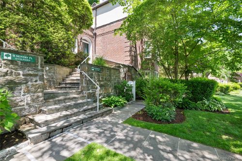 tr-9 Sentry Pl, Scarsdale, NY, 10583-2529 | Card Image