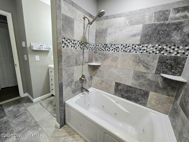 237 hawthorn Bathroom 1 | Image 8