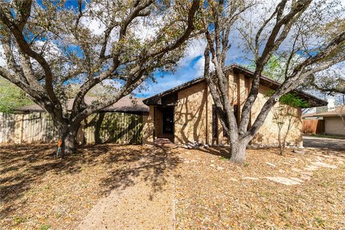 743 Retama Ave, Taft, TX, 78390-3113 | Card Image