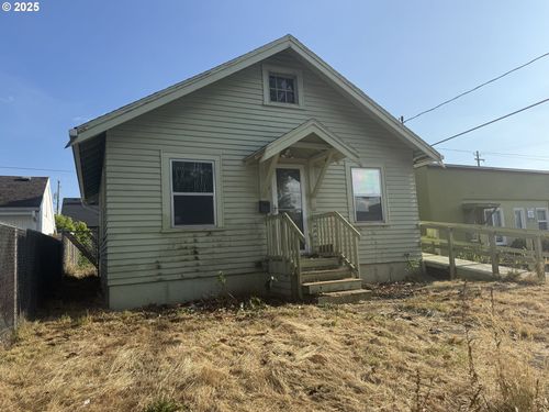 714 N Killingsworth Ct, Portland, OR, 97217-2336 | Card Image