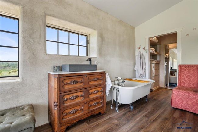11077 Ridge Rd, House other with 1 bedrooms, 2 bathrooms and null parking in Belle Fourche SD | Image 20