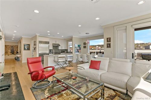 300-45 Hudson View Way, Tarrytown, NY, 10591-7523 | Card Image