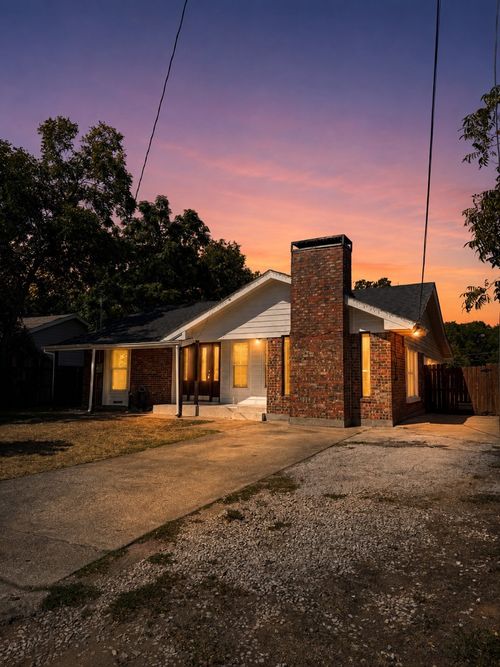 911 English St, Irving, TX, 75061-4937 | Card Image