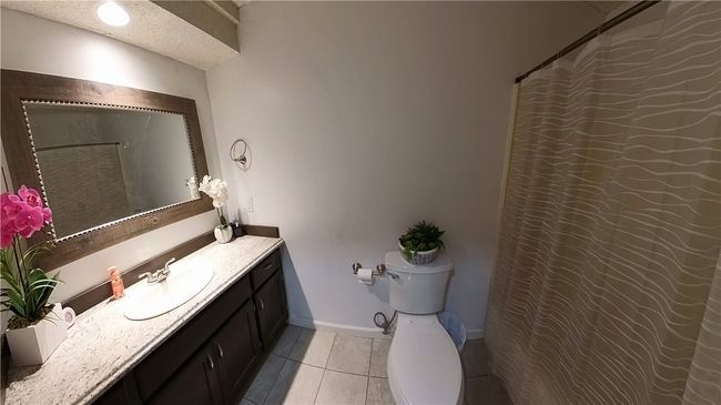Hall Bathroom | Image 7