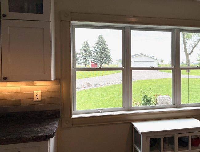 Large windows throughout the home | Image 32
