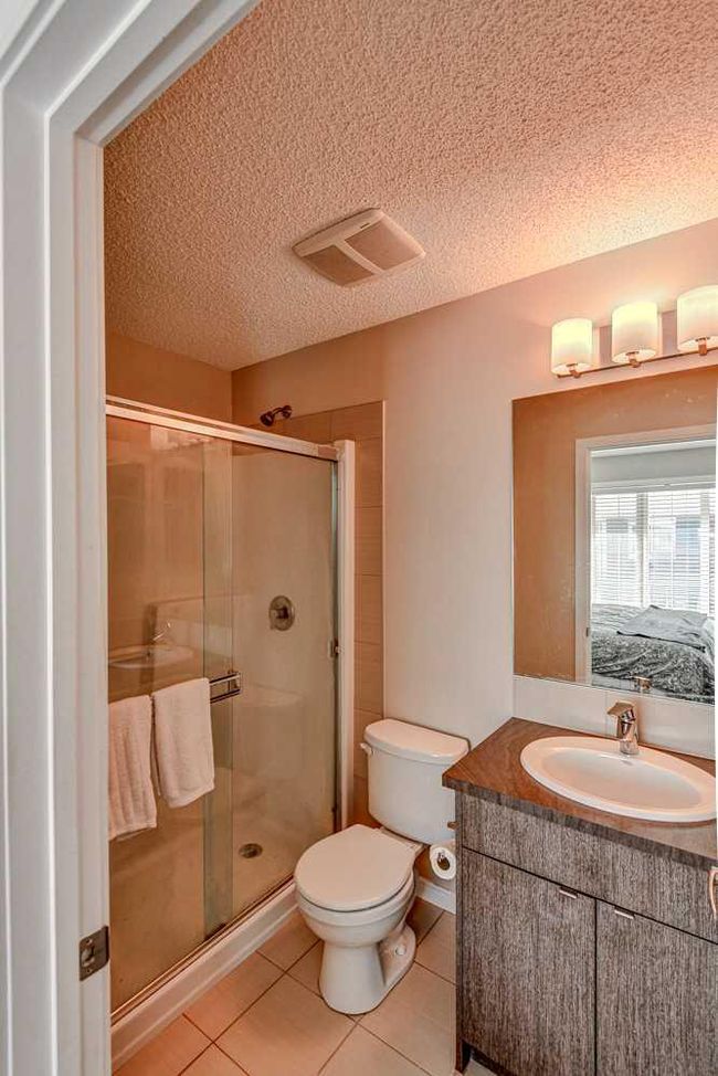 124 Marquis Lane Se, Home with 3 bedrooms, 2 bathrooms and 3 parking in Calgary AB | Image 20