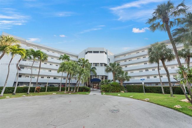 304 - 4000 Ne 170th St, Condo with 2 bedrooms, 2 bathrooms and null parking in North Miami Beach FL | Image 32